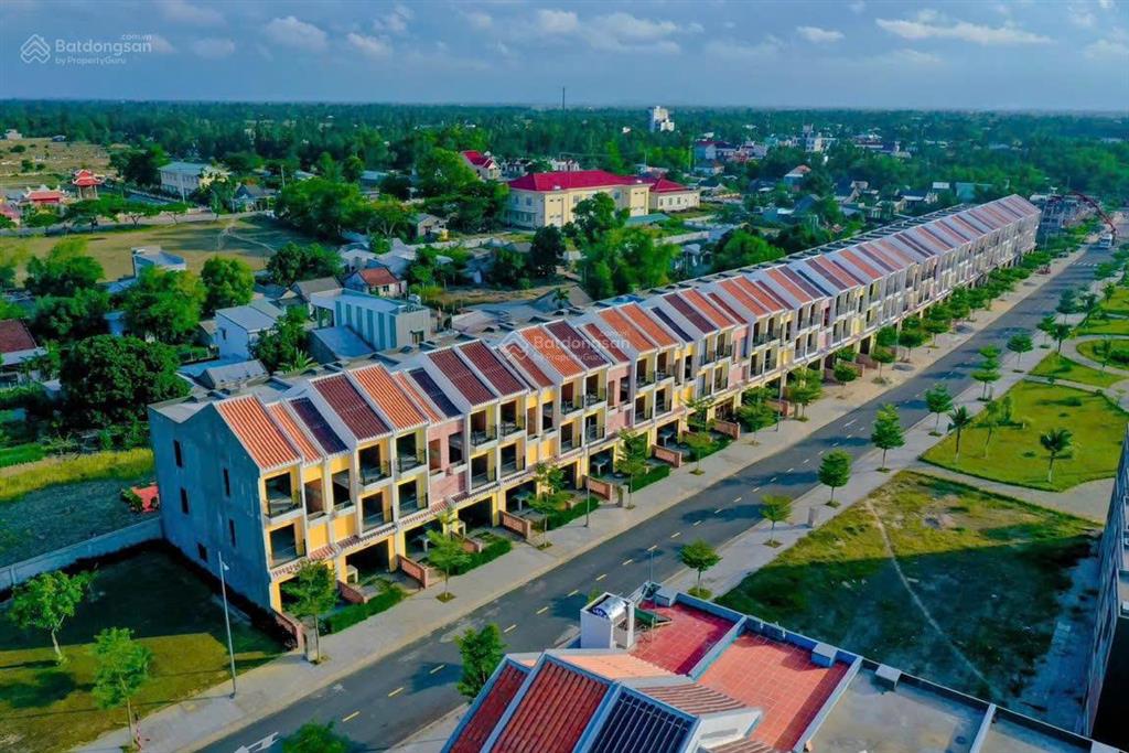 Cần bán nhà thô 3 tầng, đối diện chung cư + sân tennis