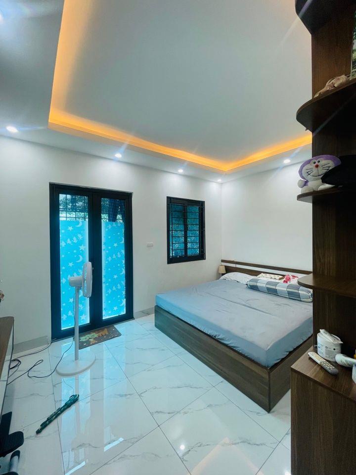 Bán nhà Định Công Hạ, 40m2 x 2T full nội thất, ô tô đỗ cửa, ở ngay. Giá chỉ 3 tỷ