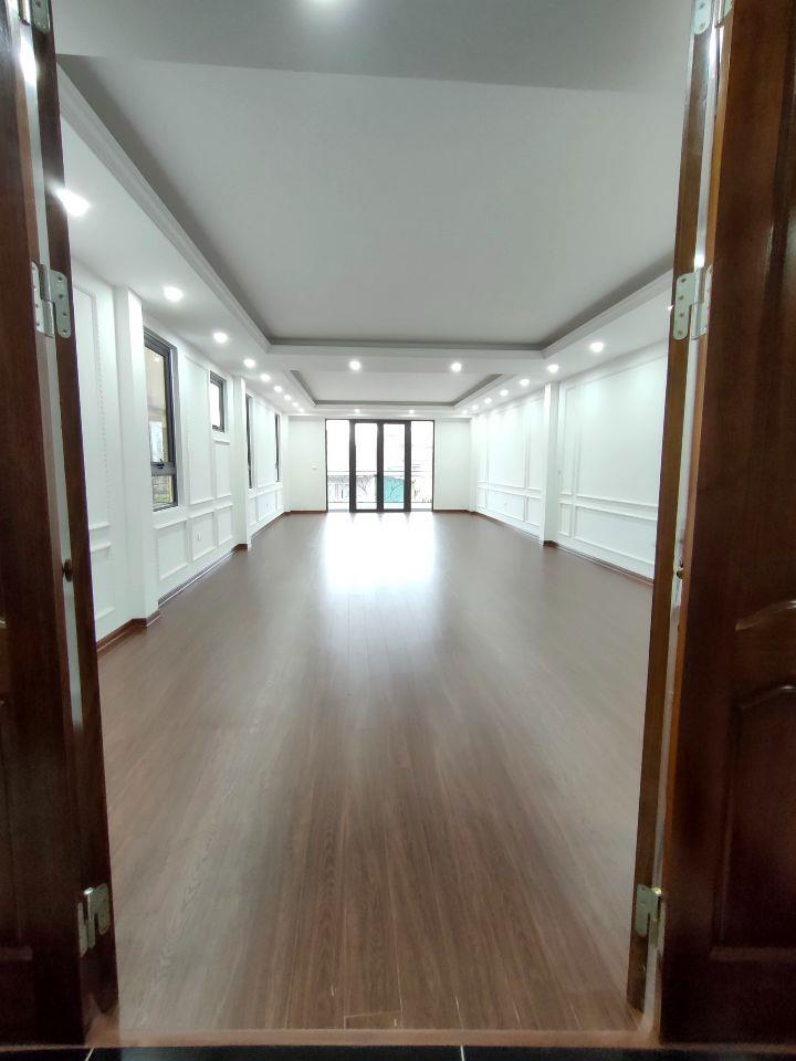 Cho thuê nhà mặt phố ngã tư Trương Định-Bạch Mai, 80m2x3T, lô góc, thang máy. Giá 50tr/th