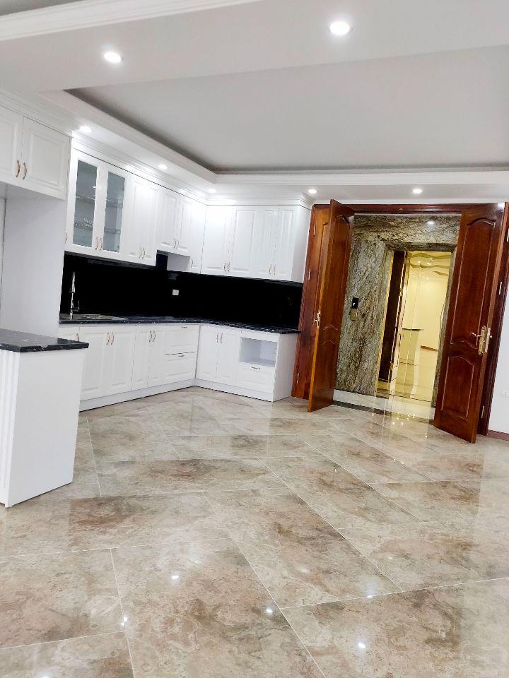 Cho thuê nhà mặt phố ngã tư Trương Định-Bạch Mai, 80m2x3T, lô góc, thang máy. Giá 50tr/th