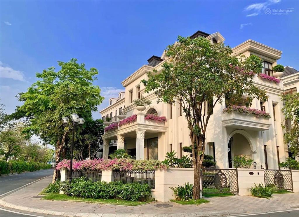 Chính chủ gửi bán căn biệt thự đơn lập vinhomes central park  căn góc  dt 600m2  full nt cao cấp