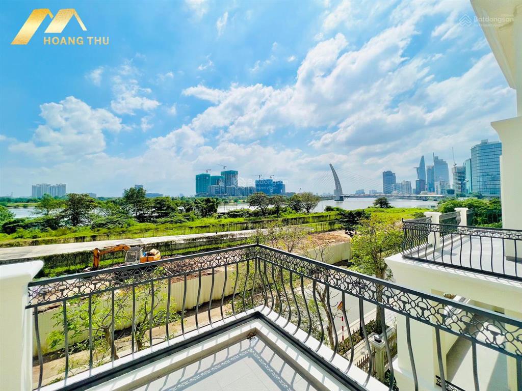 Chính chủ bán căn biệt thự vinhomes ba son q1  dt 225m2  nhà thô đã có sổ đỏ