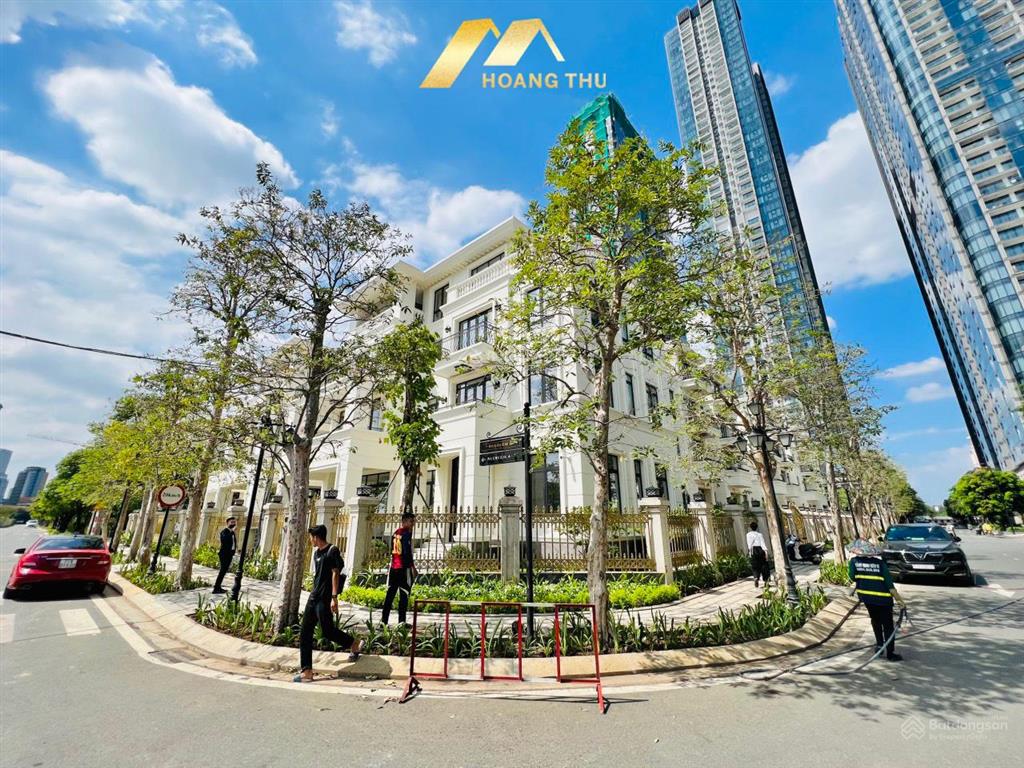 Chủ nhà ngộp bank cần bán gấp căn biệt thự bason dt 225m2  đã có sổ