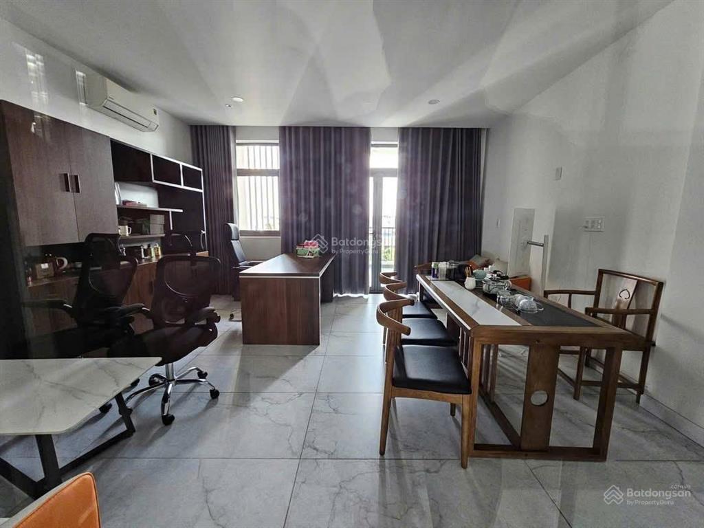 Cho thuê nhà nguyên căn có thang máy , dt  5x20m ,1 hầm 4 lầu tại vạn phúc city
