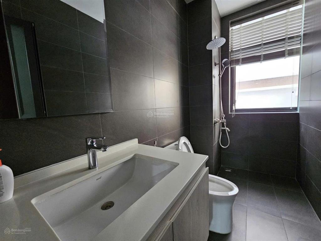 Cho thuê nhà nguyên căn có thang máy , dt  5x20m ,1 hầm 4 lầu tại vạn phúc city