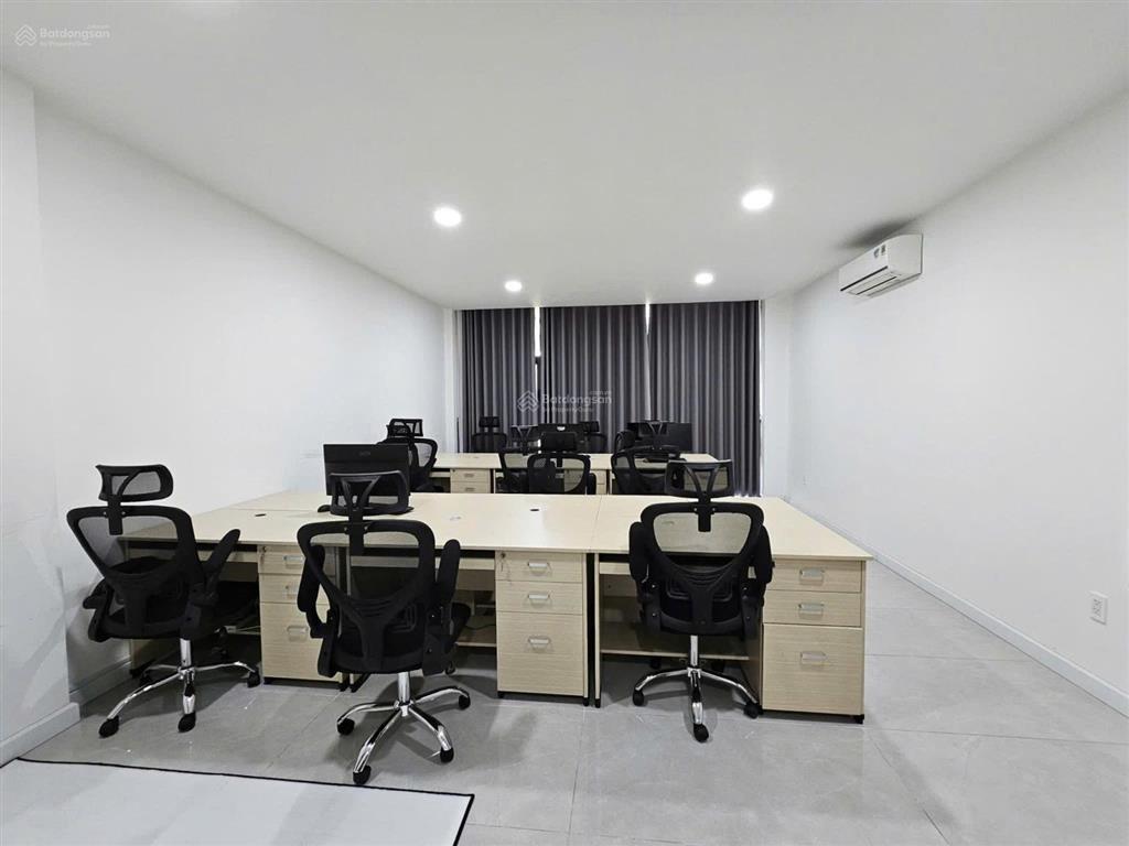 Cho thuê nhà nguyên căn có thang máy , dt  5x20m ,1 hầm 4 lầu tại vạn phúc city