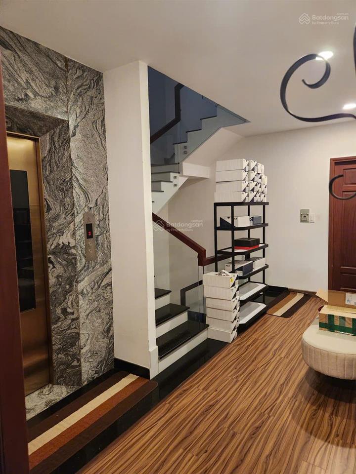 Nhà hoàn thiện cao cấp thang máy, vị trí đẹp tại vạn phúc city, giá ngộp cần bán gấp
