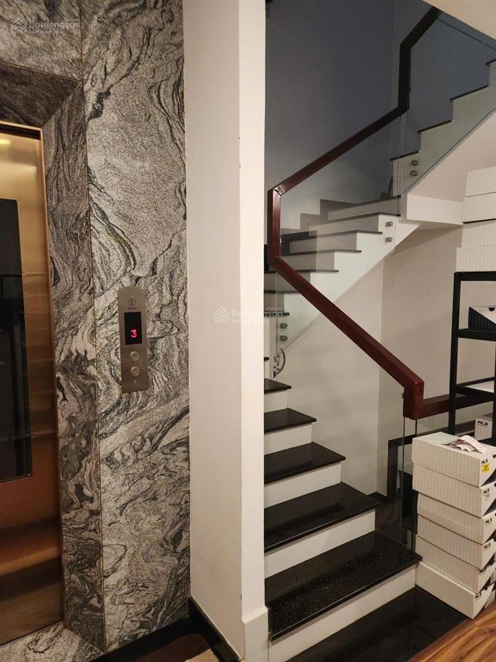 Nhà hoàn thiện cao cấp thang máy, vị trí đẹp tại vạn phúc city, giá ngộp cần bán gấp