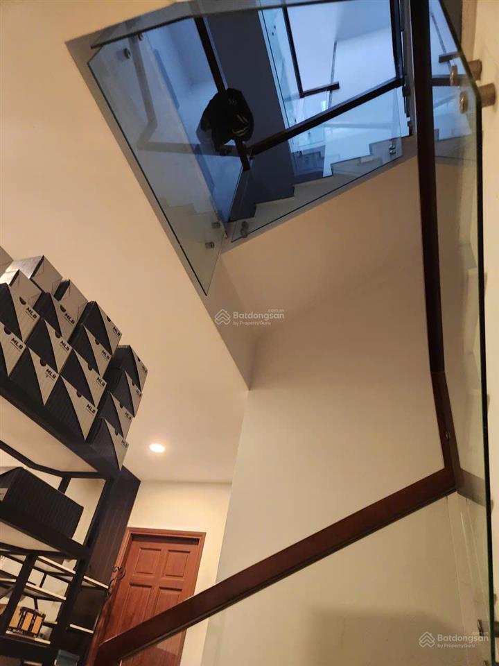 Nhà hoàn thiện cao cấp thang máy, vị trí đẹp tại vạn phúc city, giá ngộp cần bán gấp