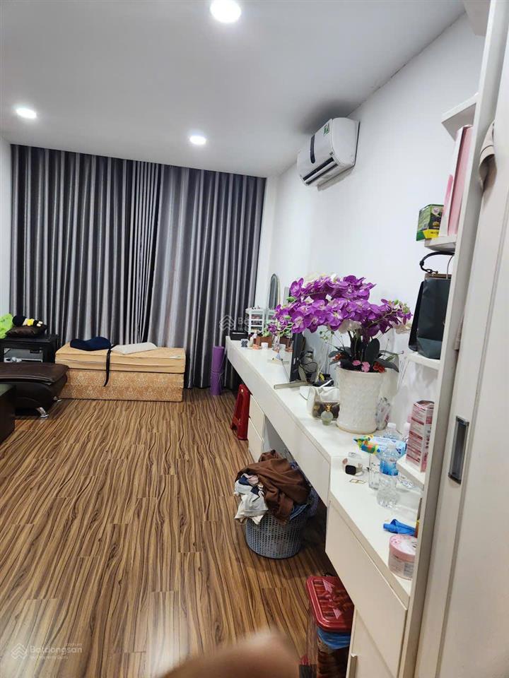 Nhà hoàn thiện cao cấp thang máy, vị trí đẹp tại vạn phúc city, giá ngộp cần bán gấp