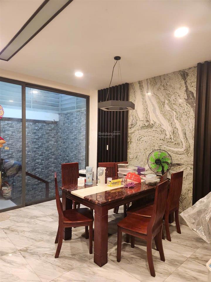 Nhà hoàn thiện cao cấp thang máy, vị trí đẹp tại vạn phúc city, giá ngộp cần bán gấp
