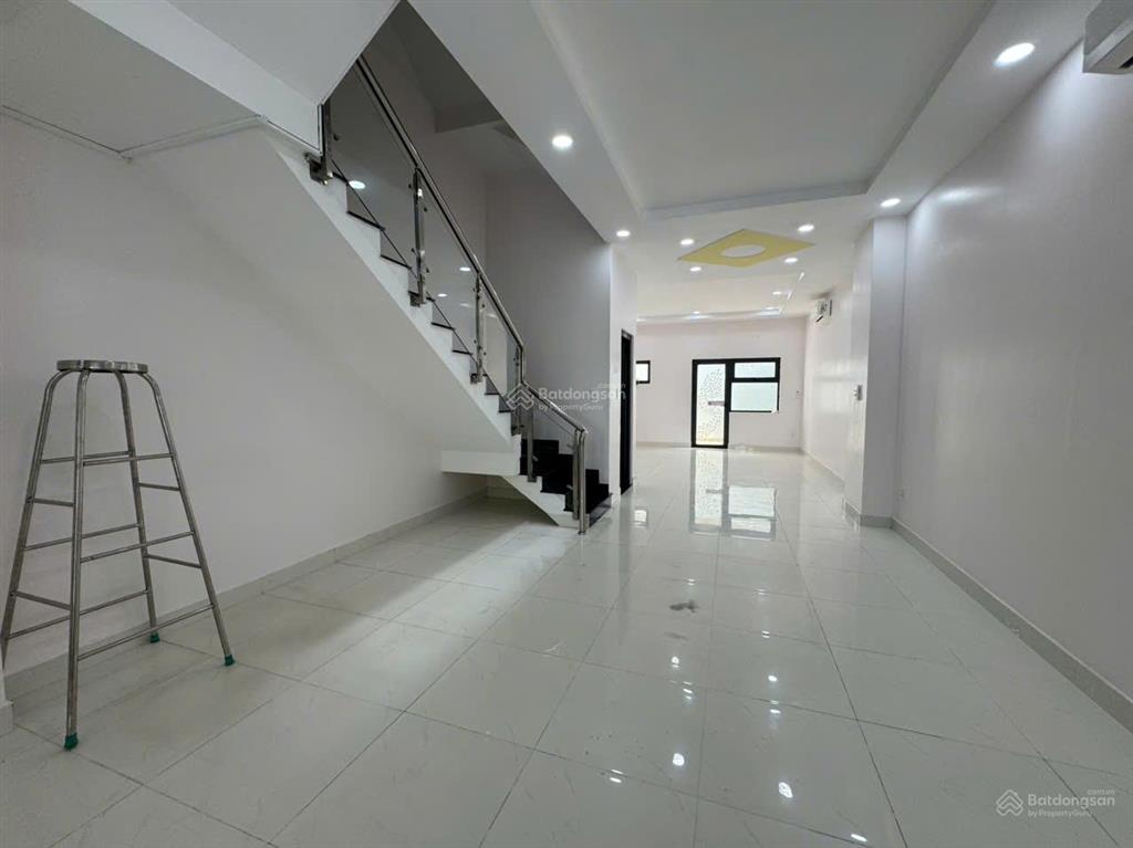 Nhà căn góc cho thuê 5x23m, 1 hầm 4 lầu tại vạn phúc city, giá chỉ 35 triệu/tháng