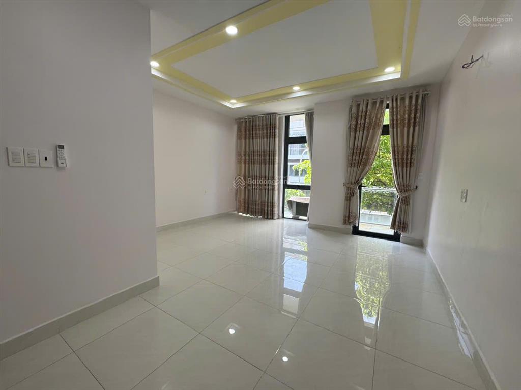 Nhà căn góc cho thuê 5x23m, 1 hầm 4 lầu tại vạn phúc city, giá chỉ 35 triệu/tháng