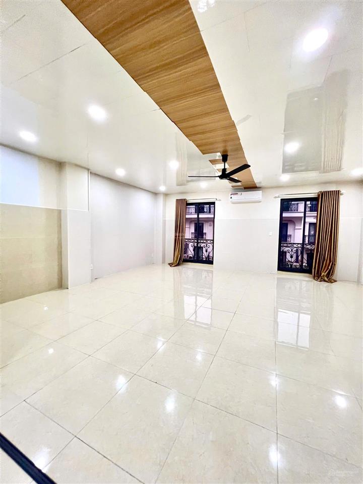 Văn phòng 7x20m  100m² sử dụng cần cho thuê gấp tại vạn phúc city