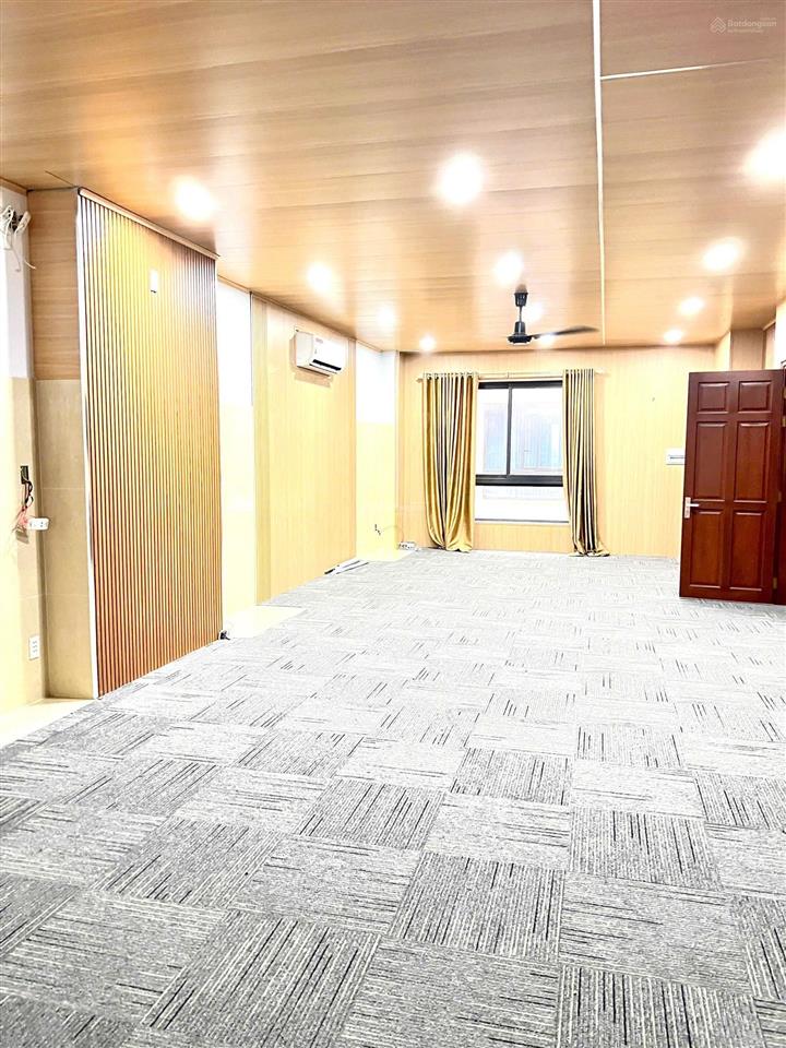 Văn phòng 7x20m  100m² sử dụng cần cho thuê gấp tại vạn phúc city