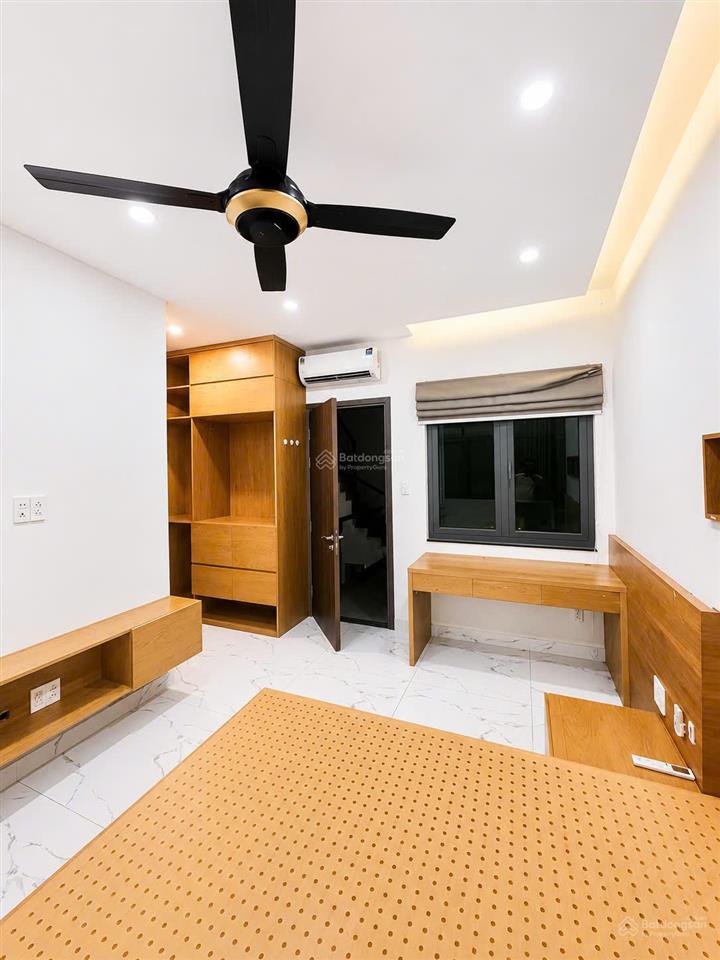 Nhà hoàn thiện full nội thất 1 hầm 4 lầu cần cho thuê gấp, giá tốt nhà đẹp tại vạn phúc city