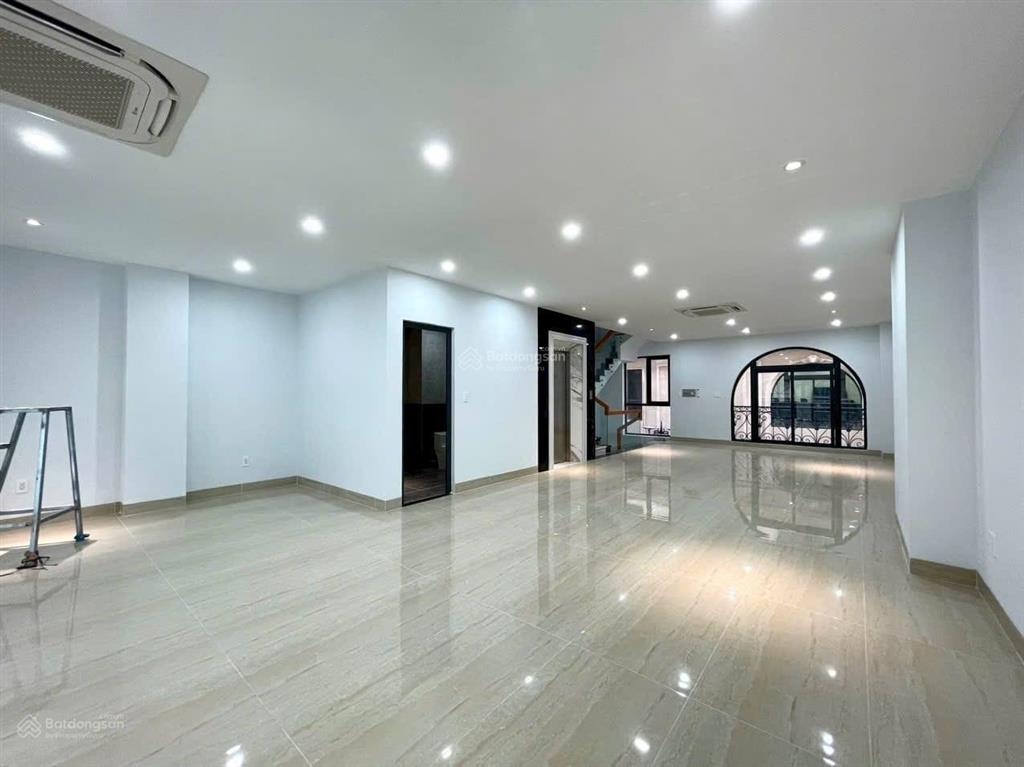 Tòa nhà văn phòng tại vạn phúc city cho thuê, dt 7x21m nhà 1 hầm 5 tầng  750m² sàn
