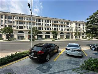 Tòa nhà văn phòng tại vạn phúc city cho thuê, dt 7x21m nhà 1 hầm 5 tầng  750m² sàn