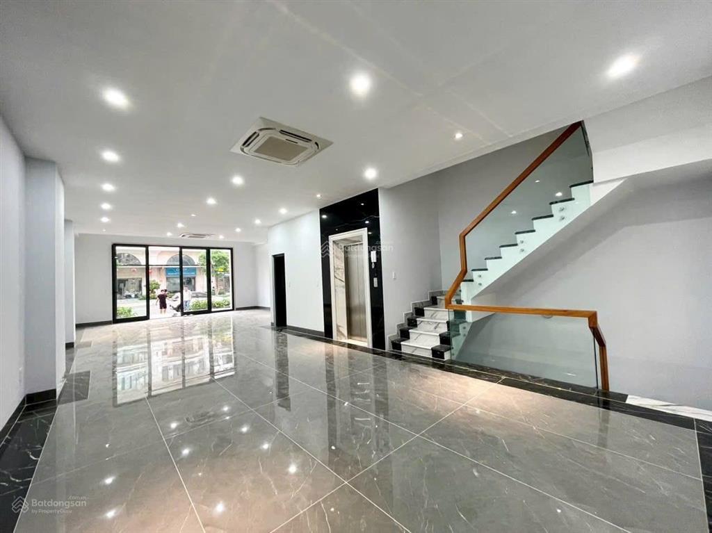 Tòa nhà văn phòng tại vạn phúc city cho thuê, dt 7x21m nhà 1 hầm 5 tầng  750m² sàn