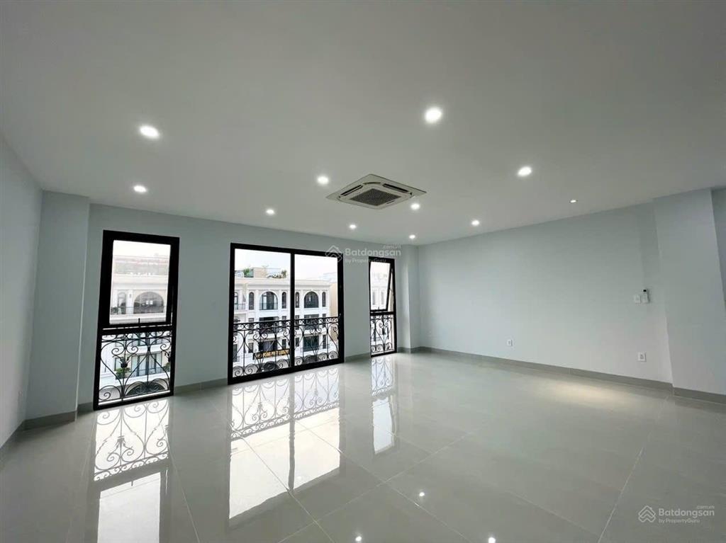 Tòa nhà văn phòng tại vạn phúc city cho thuê, dt 7x21m nhà 1 hầm 5 tầng  750m² sàn