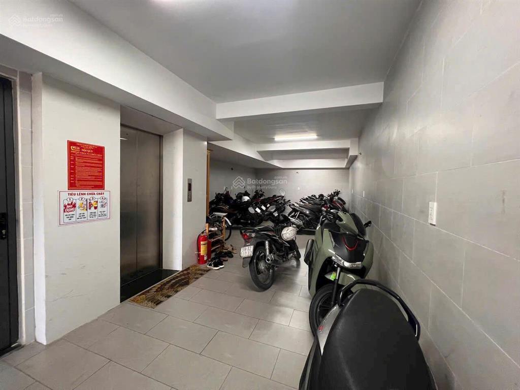 Cần bán nhà đẹp hoàn thiện 1 hầm 4 lầu, đường lớn 20m gần trung tâm thương mại vạn phúc city