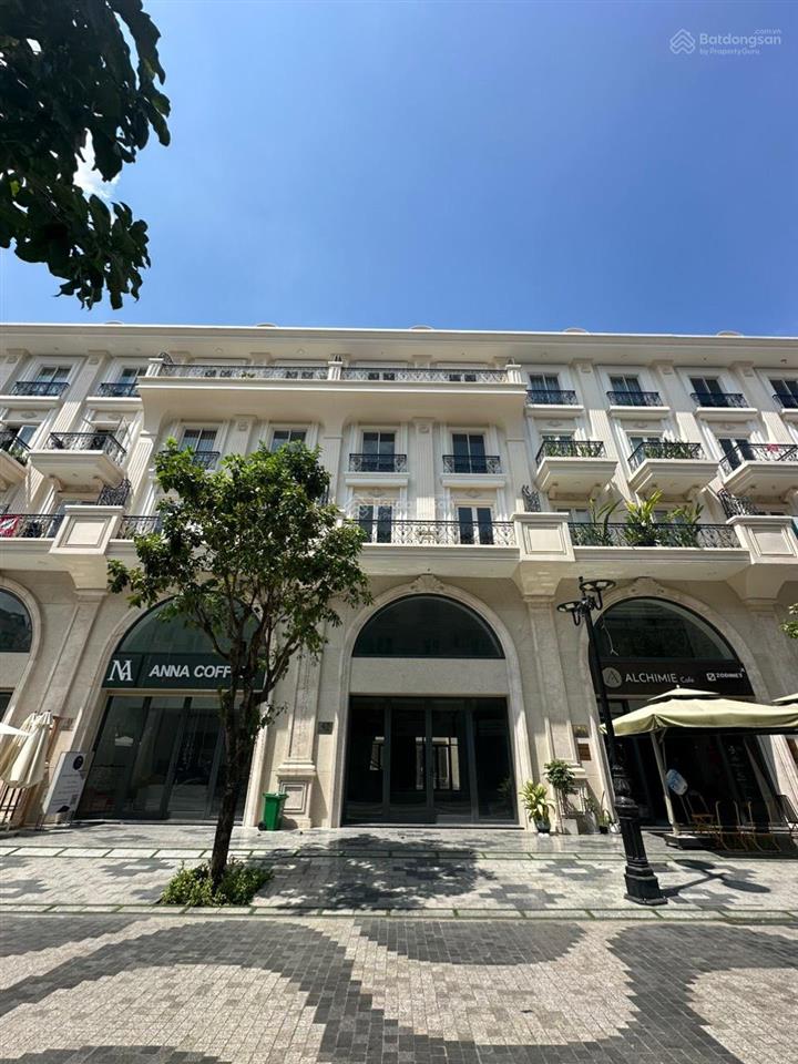 Chủ ngộp bank cần bán nhà khu royal vạn phúc, dt 7x22m nhà 1 hầm 5 lầu