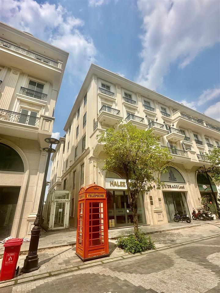 Chủ ngộp bank cần bán nhà khu royal vạn phúc, dt 7x22m nhà 1 hầm 5 lầu