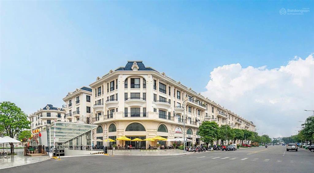 Chủ ngộp bank cần bán nhà khu royal vạn phúc, dt 7x22m nhà 1 hầm 5 lầu