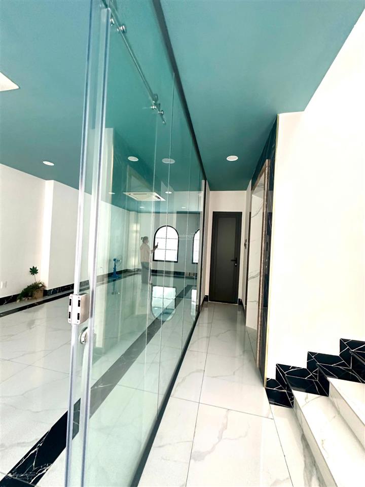 Cho thuê mặt bằng văn phòng 1 trệt 1 lầu dt 7x20m  200m2 sàn tại vạn phúc city