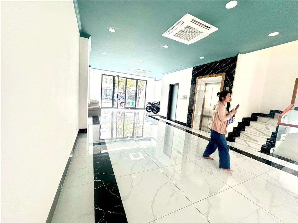 Cho thuê mặt bằng văn phòng 1 trệt 1 lầu dt 7x20m  200m2 sàn tại vạn phúc city