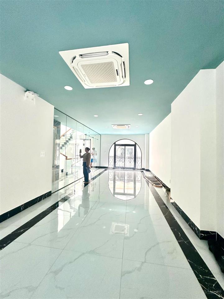 Cho thuê mặt bằng văn phòng 1 trệt 1 lầu dt 7x20m  200m2 sàn tại vạn phúc city