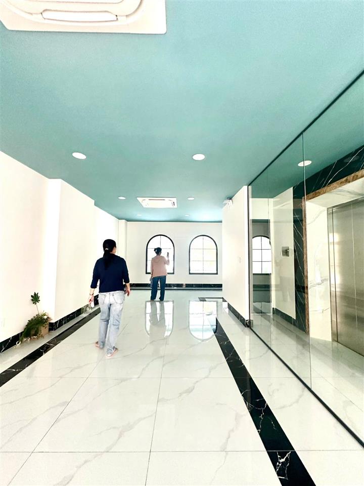 Cho thuê mặt bằng văn phòng 1 trệt 1 lầu dt 7x20m  200m2 sàn tại vạn phúc city