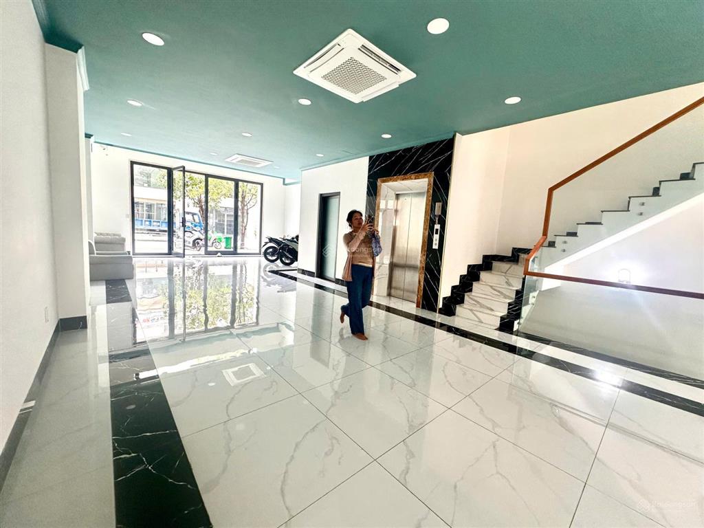 Cho thuê mặt bằng văn phòng 1 trệt 1 lầu dt 7x20m  200m2 sàn tại vạn phúc city