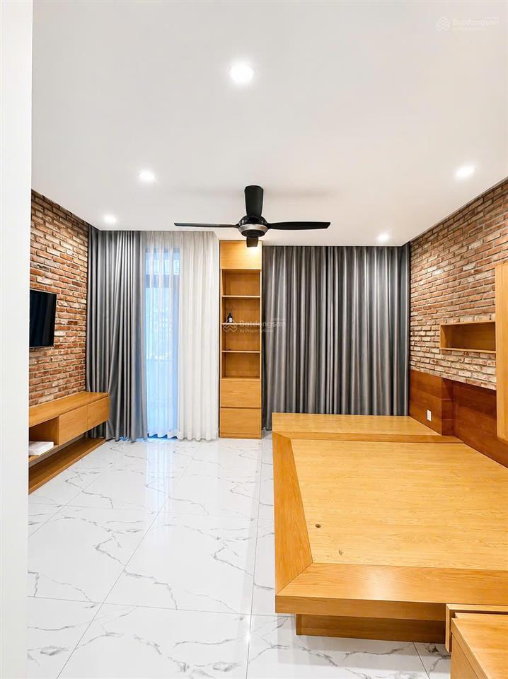 Cho thuê nhà 1 hầm 4 lầu, dt 5x22m, gần công viên, hồ bơi tại kđt vạn phúc city