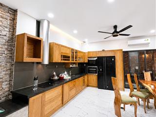 Cho thuê nhà 1 hầm 4 lầu, dt 5x22m, gần công viên, hồ bơi tại kđt vạn phúc city