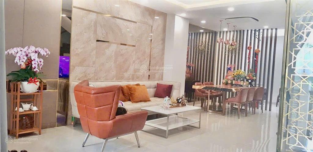 Căn góc thông hành vị trí đẹp, nhà nội thất cao cấp, cần bán giá tốt tại vạn phúc city