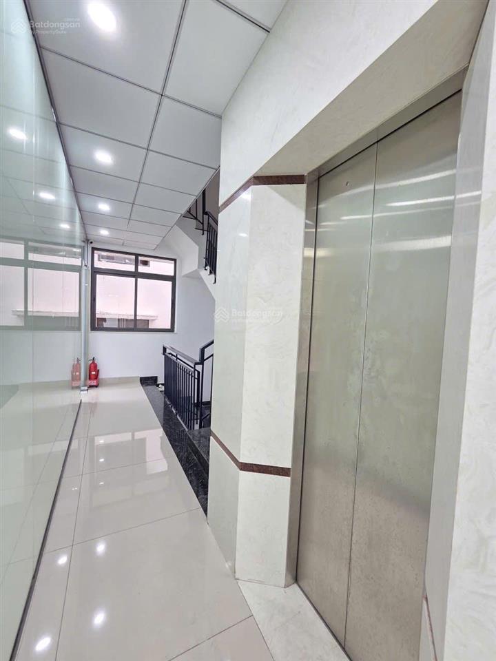 Cho thuê văn phòng 110m2, đã ngăn vách kính 2 phòng, 14 triệu tại kdtvạn phúc city