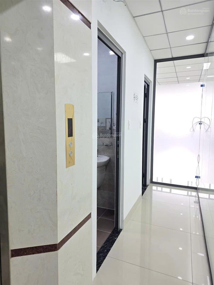 Cho thuê văn phòng 110m2, đã ngăn vách kính 2 phòng, 14 triệu tại kdtvạn phúc city