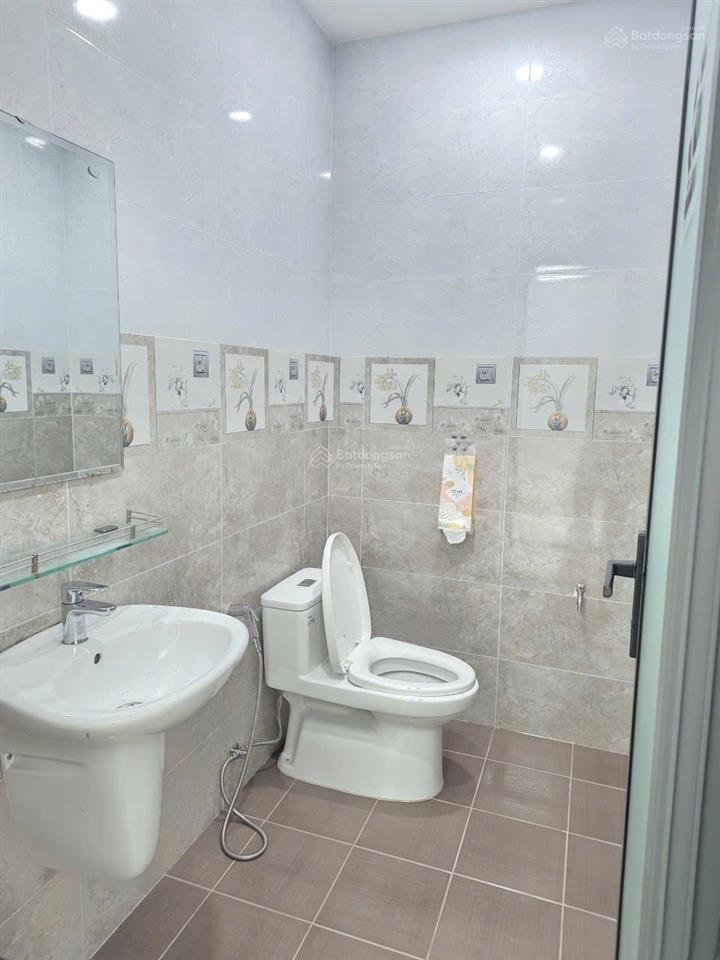 Cho thuê văn phòng 110m2, đã ngăn vách kính 2 phòng, 14 triệu tại kdtvạn phúc city
