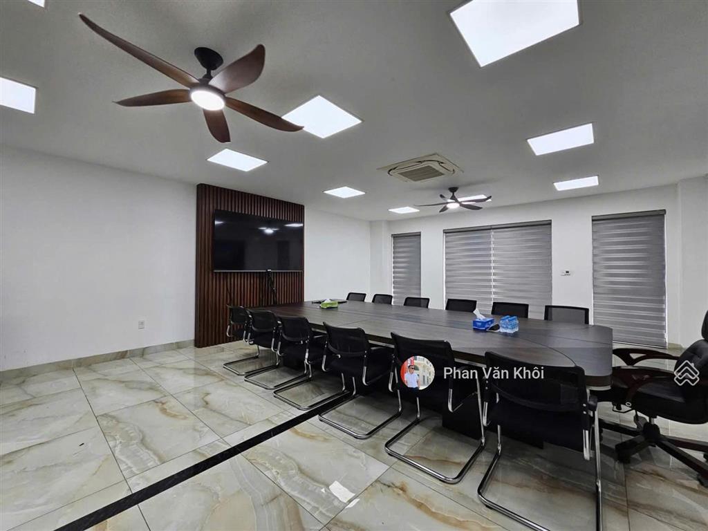 Cho thuê nhà đường 41 kdt vạn phúc city, dt 7x20m, 1 hầm 5 tầng, thang máy