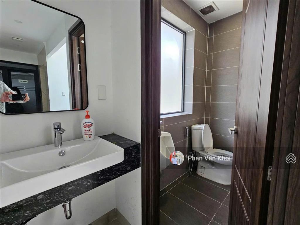 Cho thuê nhà đường 41 kdt vạn phúc city, dt 7x20m, 1 hầm 5 tầng, thang máy