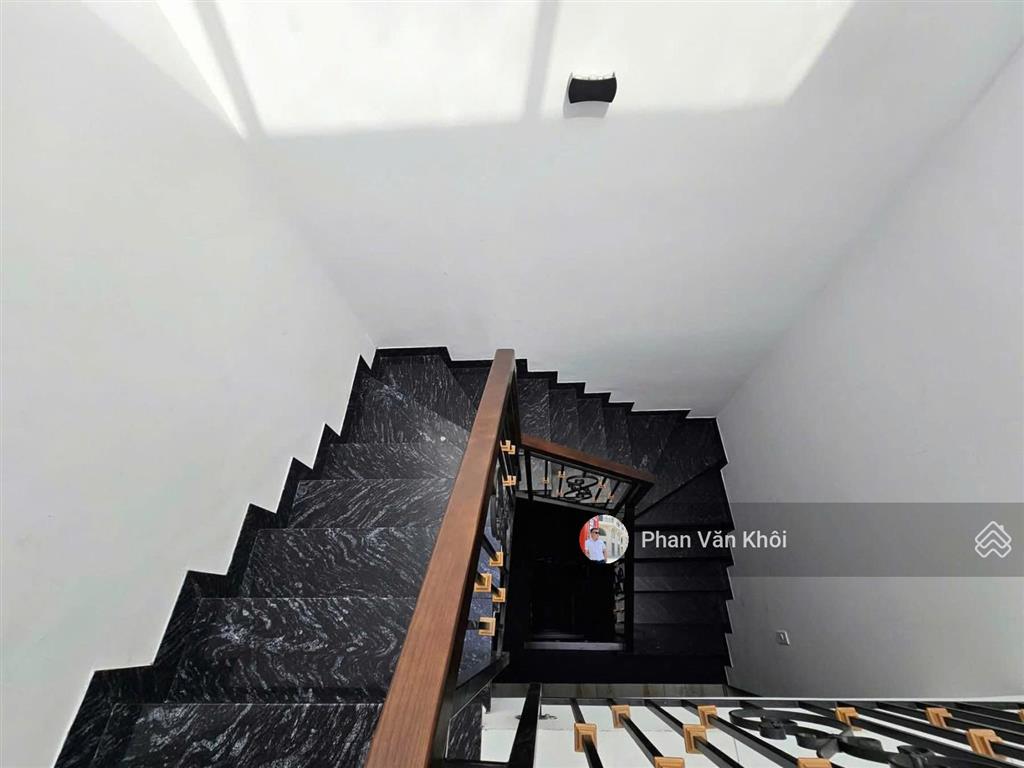 Cho thuê nhà đường 41 kdt vạn phúc city, dt 7x20m, 1 hầm 5 tầng, thang máy