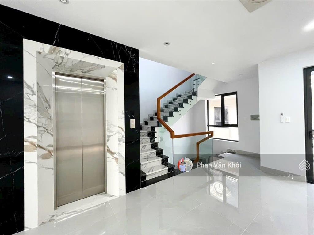 Cho thuê tòa nhà văn phòng dt 7x21m, nhà 1 hầm 5 lầu  800m2 sàn tại vạn phúc