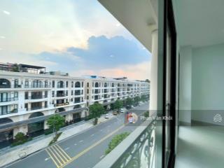 Cho thuê tòa nhà văn phòng dt 7x21m, nhà 1 hầm 5 lầu  800m2 sàn tại vạn phúc