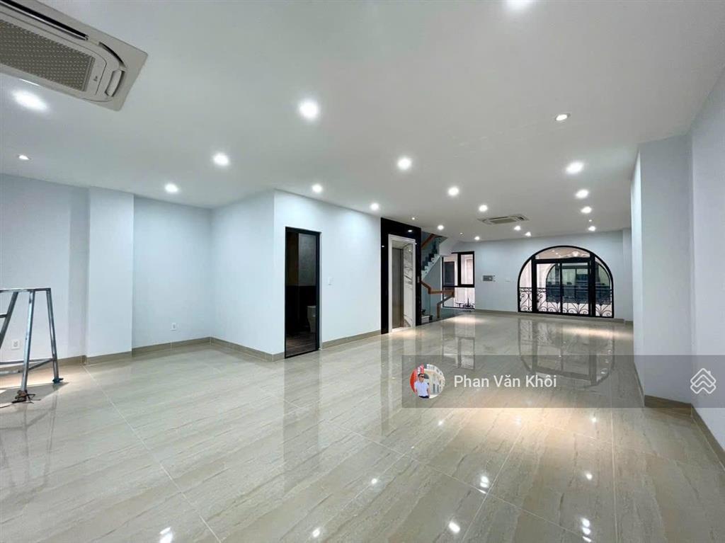 Cho thuê tòa nhà văn phòng dt 7x21m, nhà 1 hầm 5 lầu  800m2 sàn tại vạn phúc
