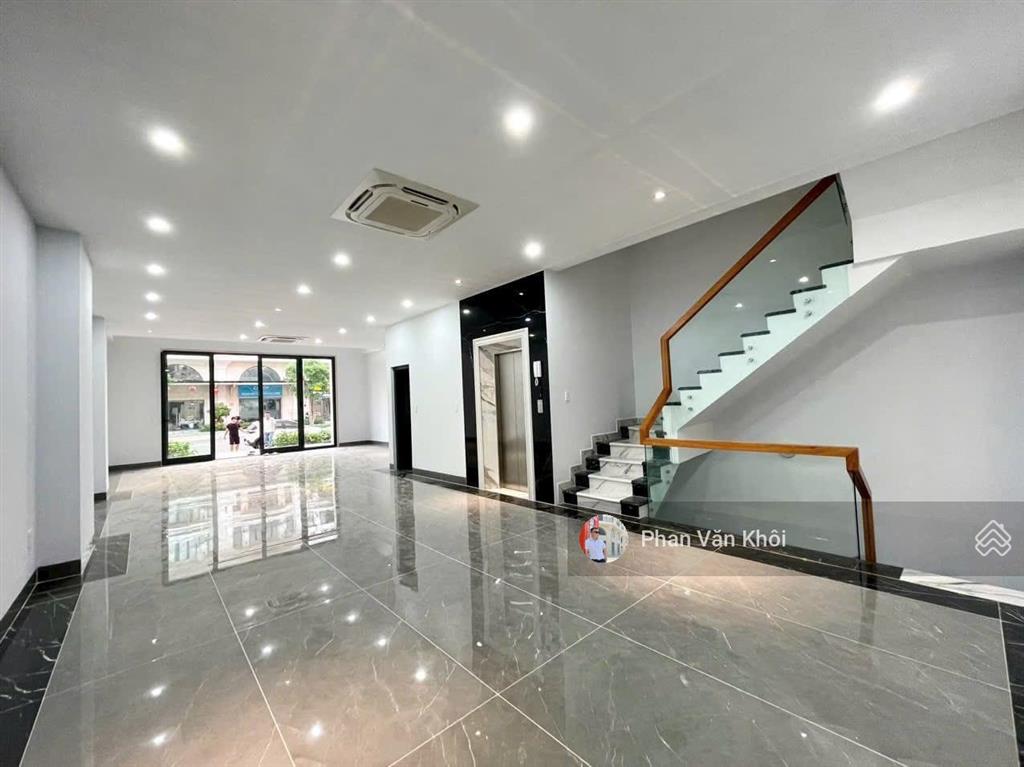 Cho thuê tòa nhà văn phòng dt 7x21m, nhà 1 hầm 5 lầu  800m2 sàn tại vạn phúc