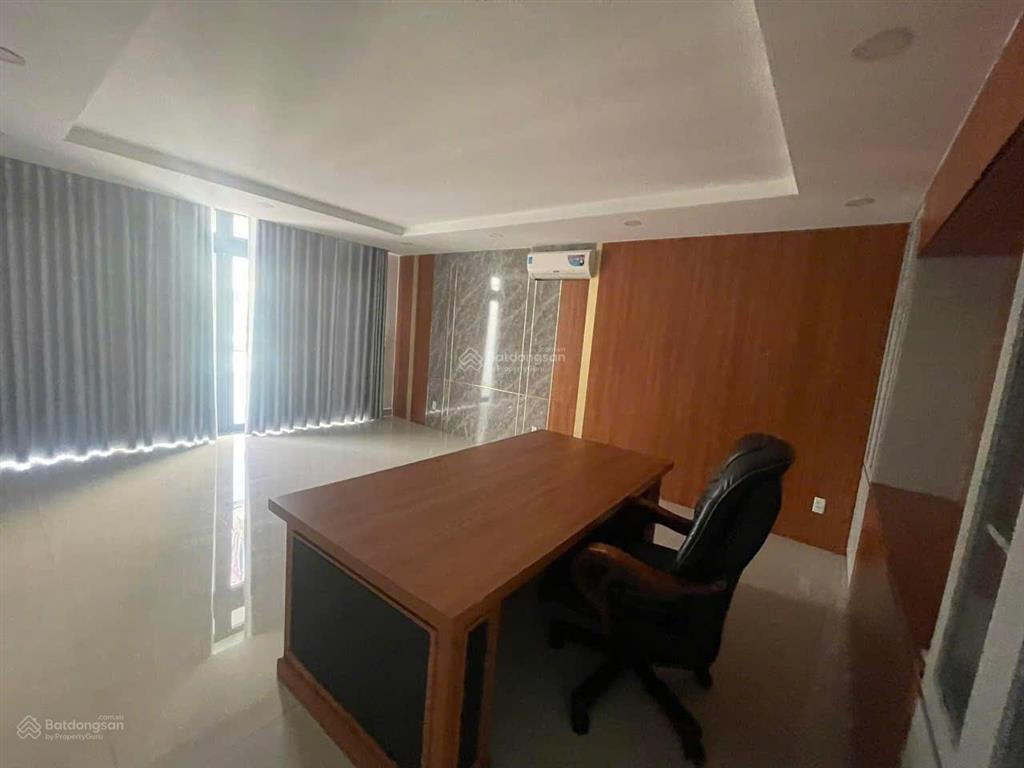 Cho thuê tòa nhà văn phòng 6x18m  1 hầm 4 tầng có thang máy tại vạn phúc city