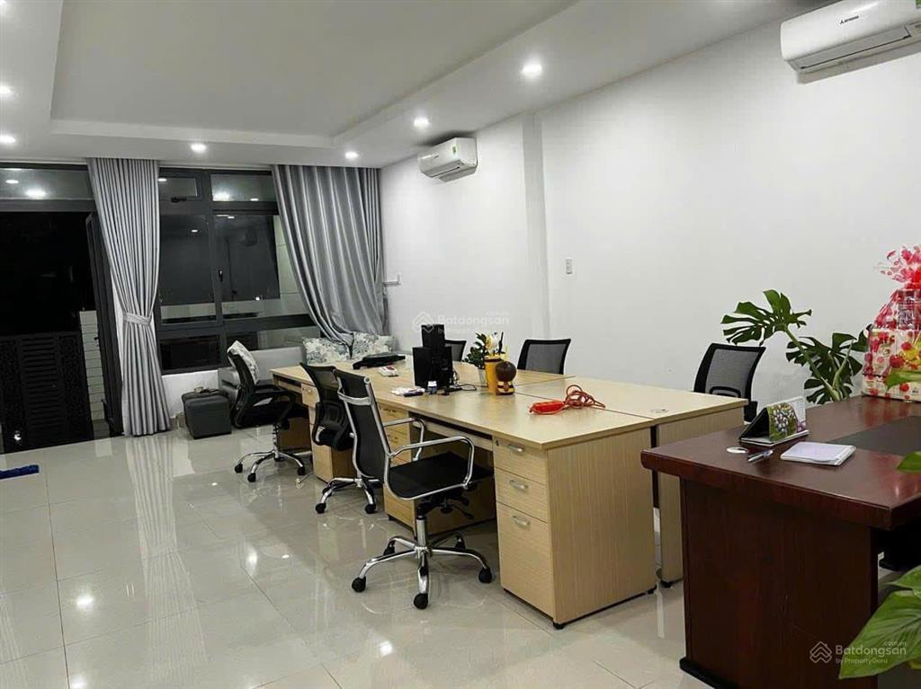 Cho thuê tòa nhà văn phòng 6x18m  1 hầm 4 tầng có thang máy tại vạn phúc city
