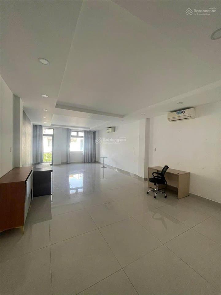 Cho thuê tòa nhà văn phòng 6x18m  1 hầm 4 tầng có thang máy tại vạn phúc city