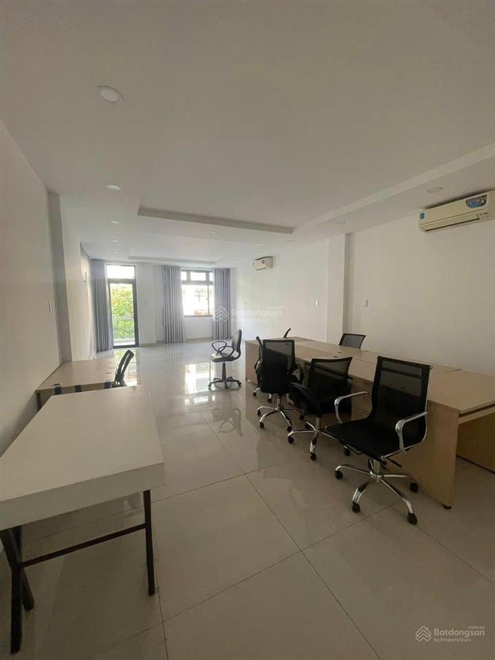 Cho thuê tòa nhà văn phòng 6x18m  1 hầm 4 tầng có thang máy tại vạn phúc city